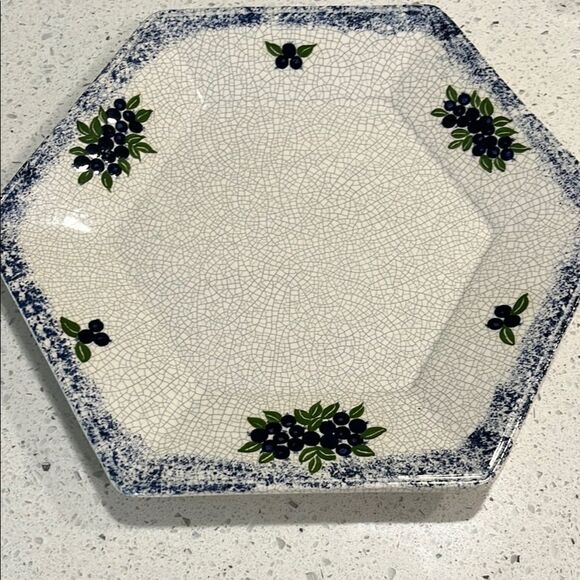 Dedham Pottery Potting Shed Blueberry Hexagonal Plate 10.5 in RARE Concord Ma - Picture 1 of 7
